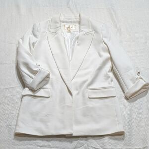 Crisp White Blazer with Classic Lapel and Structured Shoulders